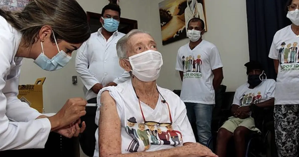 Saúde recomenda dose de reforço da vacina Bivalente para idosos e imunocomprometidos