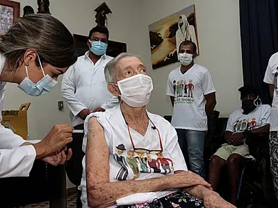 Saúde recomenda dose de reforço da vacina Bivalente para idosos e imunocomprometidos