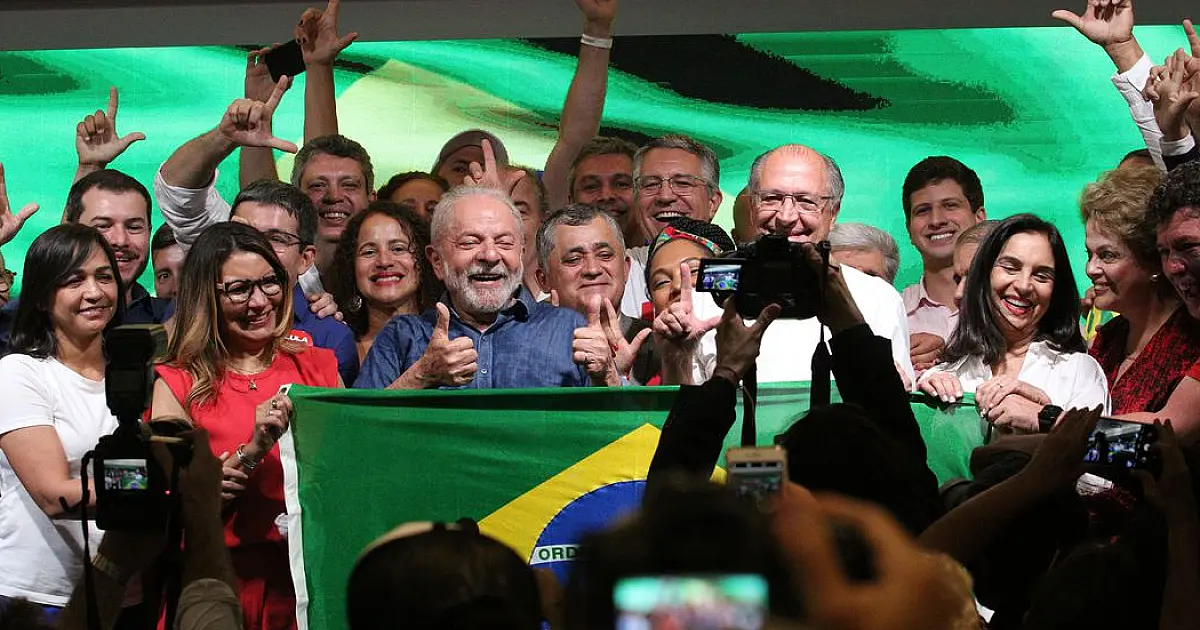Em primeiro discurso, Lula diz que combate à miséria é sua missão