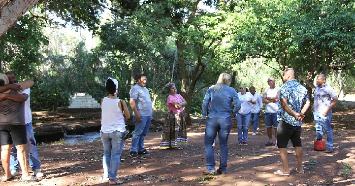 Prefeitura e associações de matriz africana planejam reordenamento do Vale dos Orixás