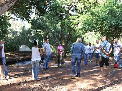 Prefeitura e associações de matriz africana planejam reordenamento do Vale dos Orixás