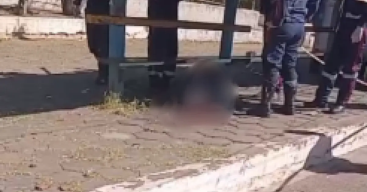 Homem que matou vítima no ponto de ônibus é preso; Assassino de Vitória segue foragido