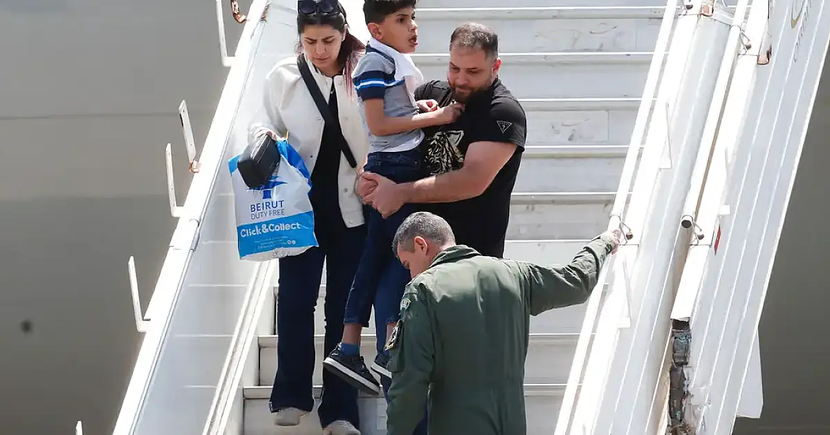 Sexto voo de repatriação do Líbano chega com 212 passageiros