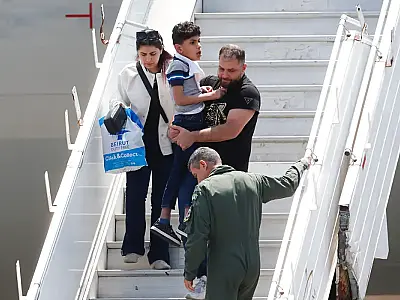 Sexto voo de repatriação do Líbano chega com 212 passageiros