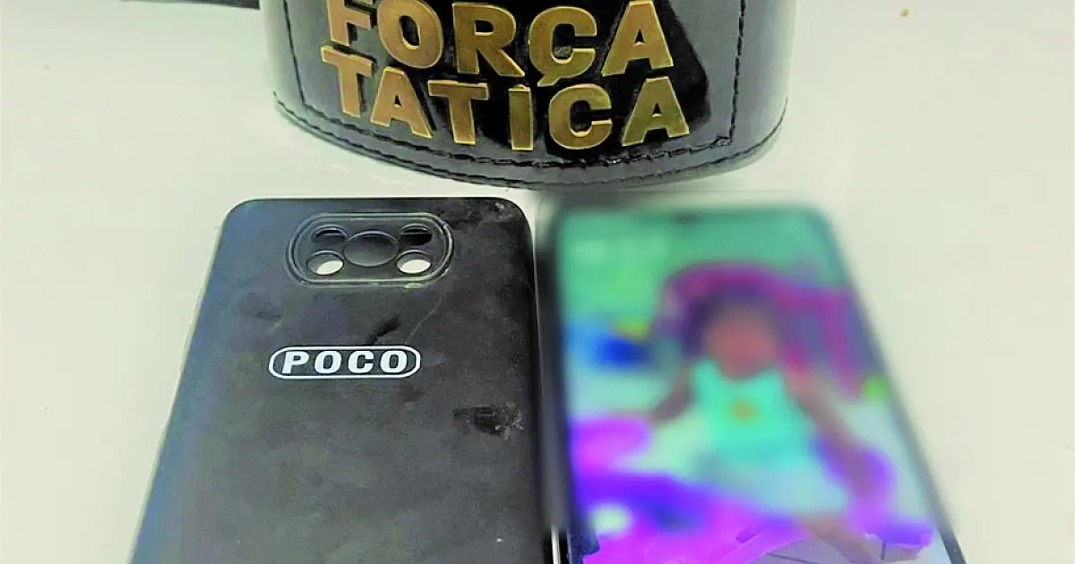 Lavador de carros é preso por furtar celular em carro de cliente