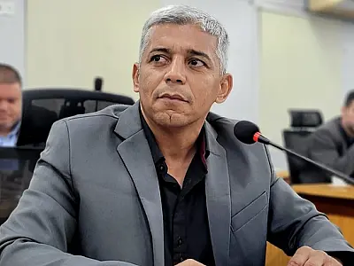 Ponto de ônibus na fronteira preocupa por fluxo de caminhões