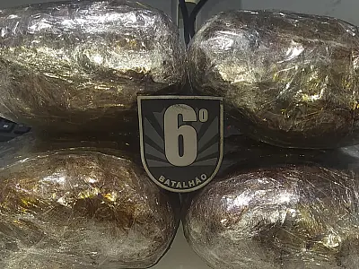 Passageira de "carona amiga" é presa com mais de 2kg de maconha