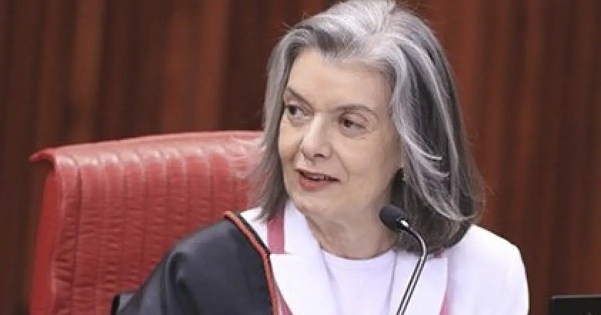 Cármen Lúcia e Nunes Marques serão empossados presidente e vice do TSE nesta segunda
