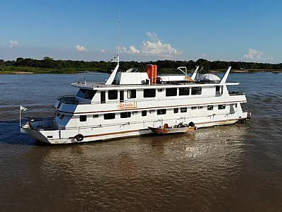 Mesmo com seca, barcos-hotéis operam com capacidade máxima no feriadão