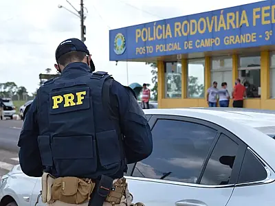 Operação Natal apreende drogas, localiza foragidos e veículos roubados