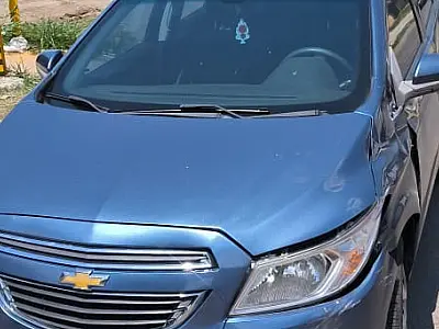 Colisão entre carro e moto deixa condutor e criança feridos