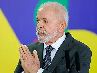 Lula conversa com Trump e pede fim de tarifaço a produtos brasileiros