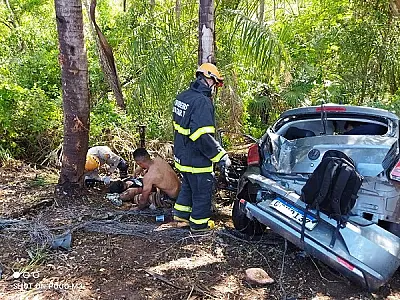 Bombeiros atendem dois acidentes na BR 262