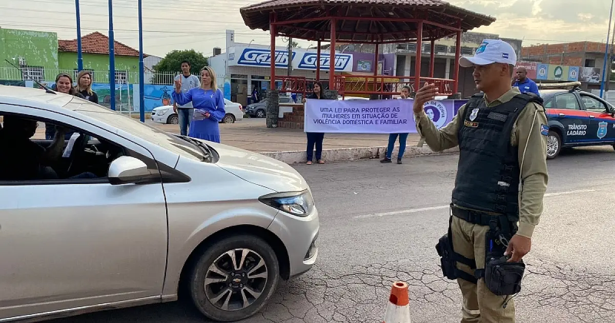 Blitz Educativa em Ladário dá inicio as ações do "Agosto Lilás"