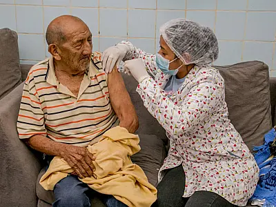 Corumbá disponibiliza 4ª dose para idosos com mais de 80 anos e profissionais da Saúde
