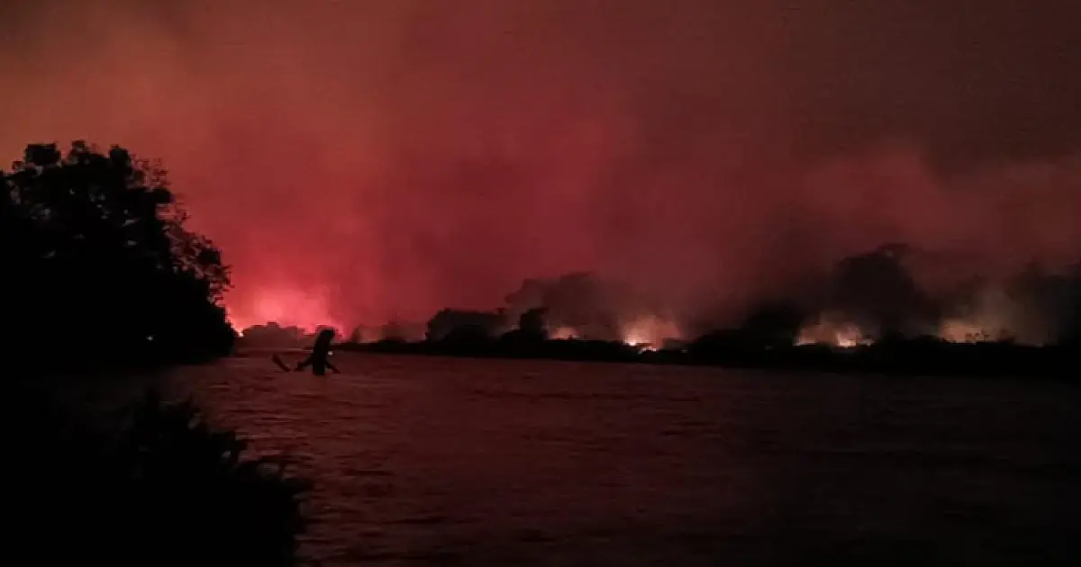 Grupo de turistas ameaçados pelo fogo é resgatado pela PMA