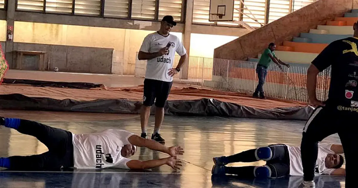 Pai investe alto em sonho de filho goleiro e traz preparador profissional para Corumbá