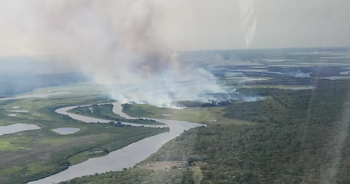 Equipes conseguem controlar incêndio no Porto Índio