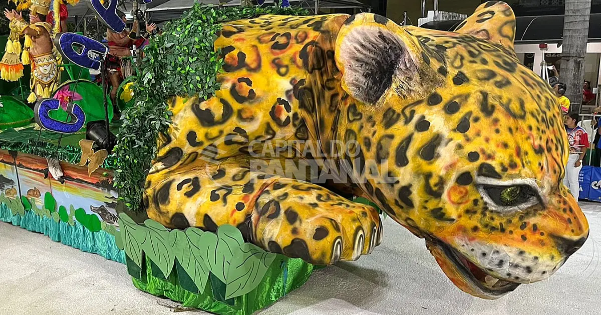 Caprichosos de Corumbá abre a primeira noite de desfile com aposta no amor