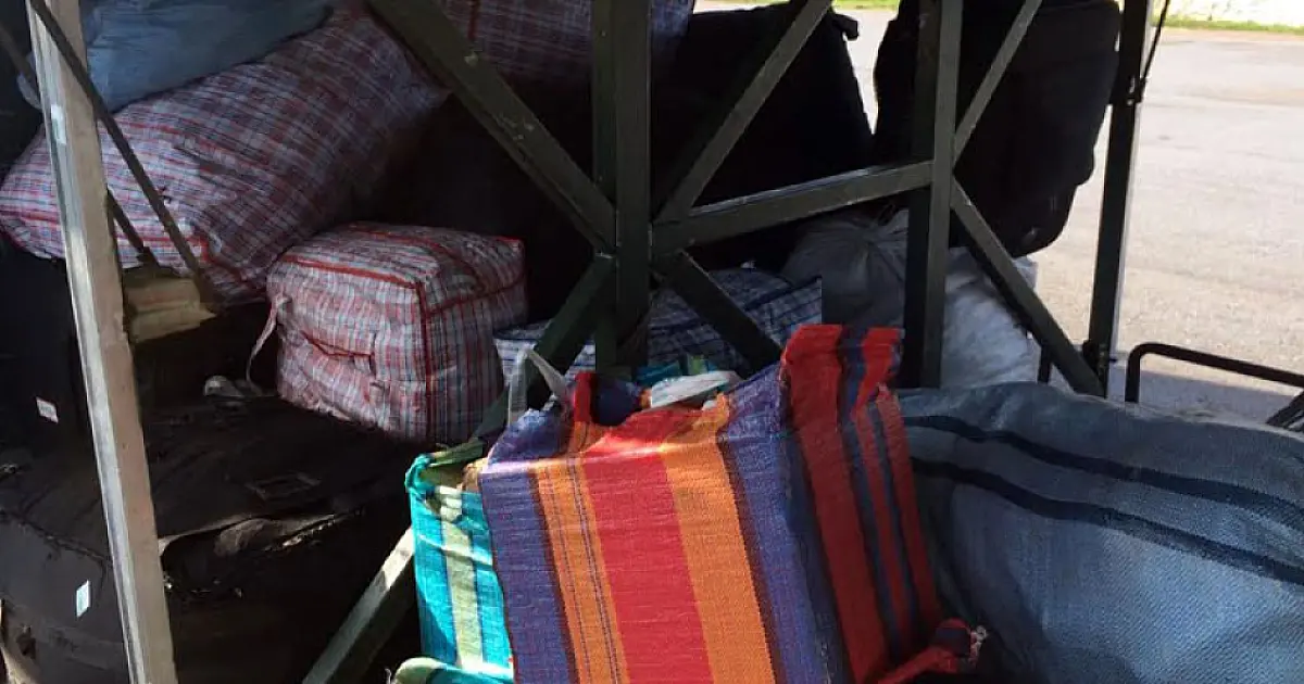 Mais de meia tonelada de vestuário contrabandeado é apreendido em ônibus no Guaicurus