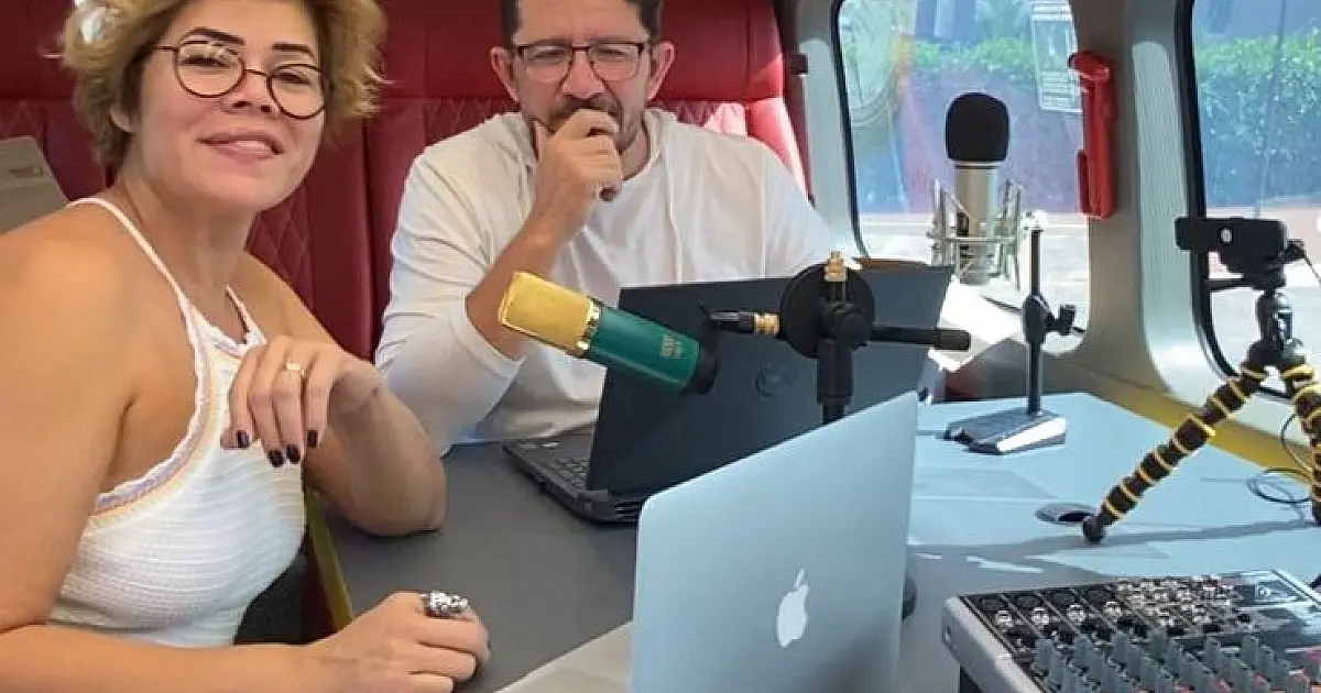 Casal equipa van com estúdio móvel de podcast para percorrer o MS