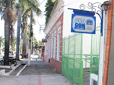 Hotel é notificado por exigir três diárias em reserva