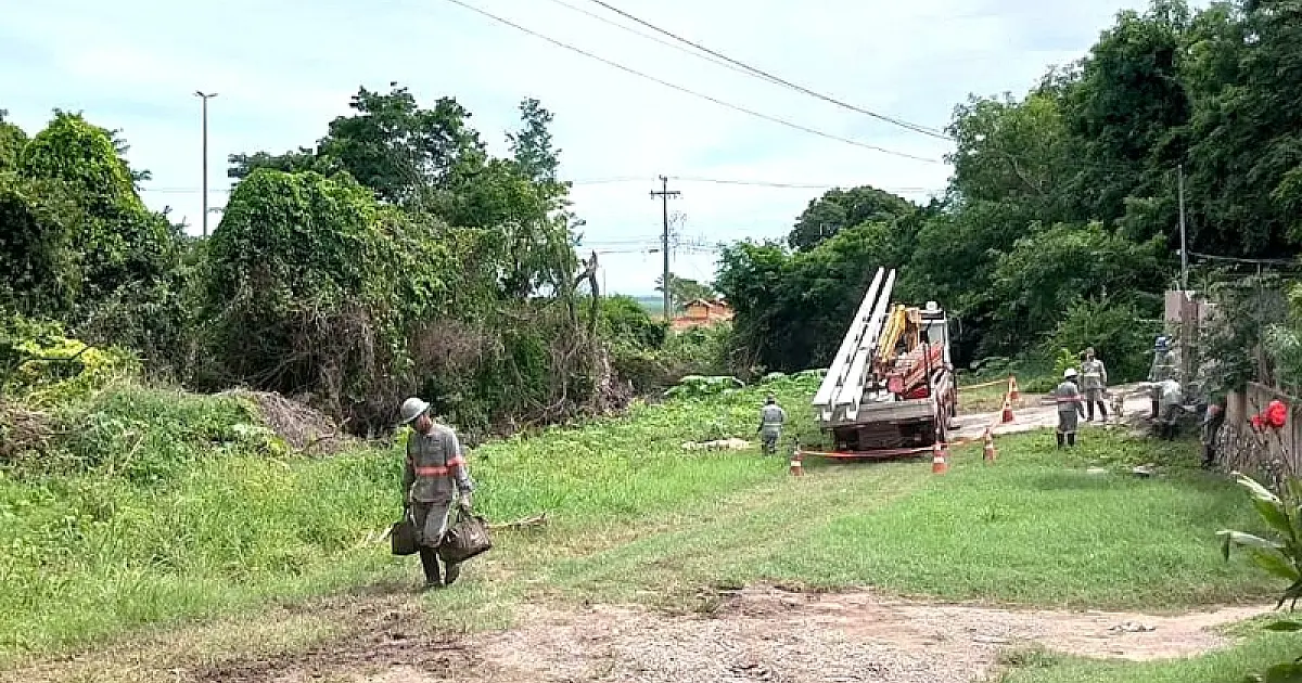 Extensão da rede elétrica atende pedido de moradores da rua Pedro de Medeiros em Ladário