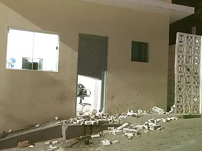 Carro perde freio em descida do Cristo Rei e colide em guarita