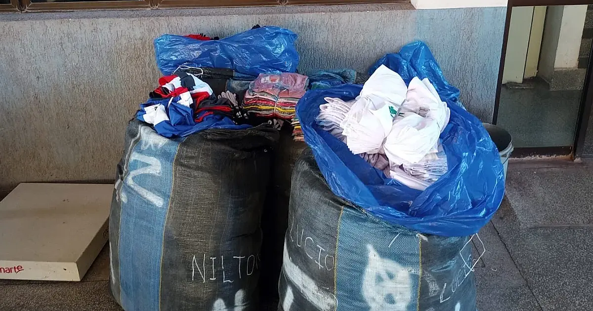 Mulher é presa transportando 356 kg de roupas falsificadas