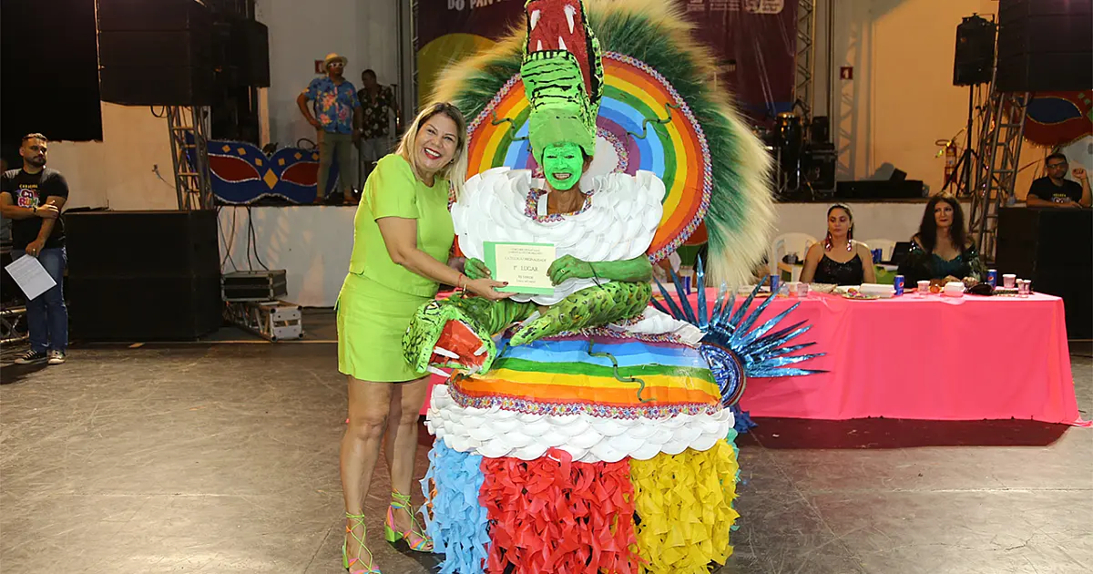 Concurso de fantasias dá destaque a criatividade, elegância e requinte de carnavalescos