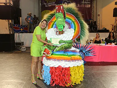 Concurso de fantasias dá destaque a criatividade, elegância e requinte de carnavalescos