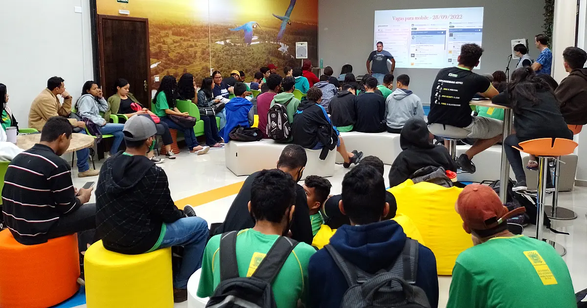 Estudantes de Corumbá participam de palestra sobre inovação na região