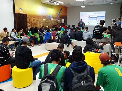 Estudantes de Corumbá participam de palestra sobre inovação na região