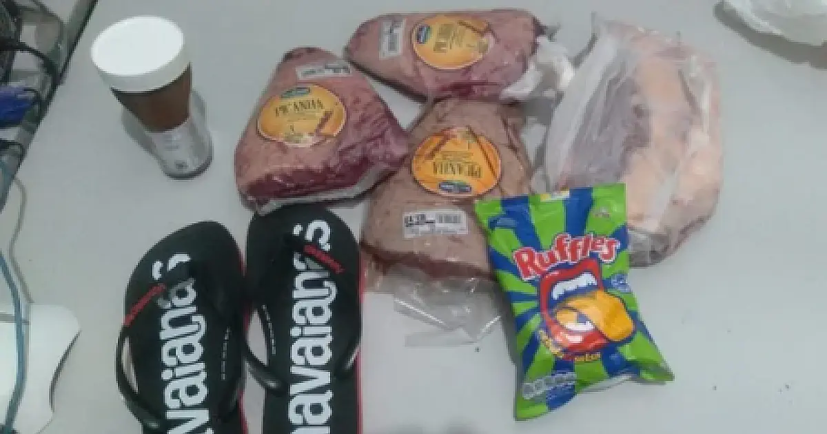 Mulher é presa por furtar carne e creme de avelã em supermercado
