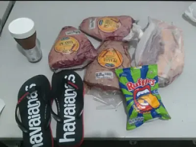 Mulher é presa por furtar carne e creme de avelã em supermercado