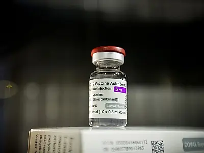Europa lista inflamação como possível efeito colateral da AstraZeneca