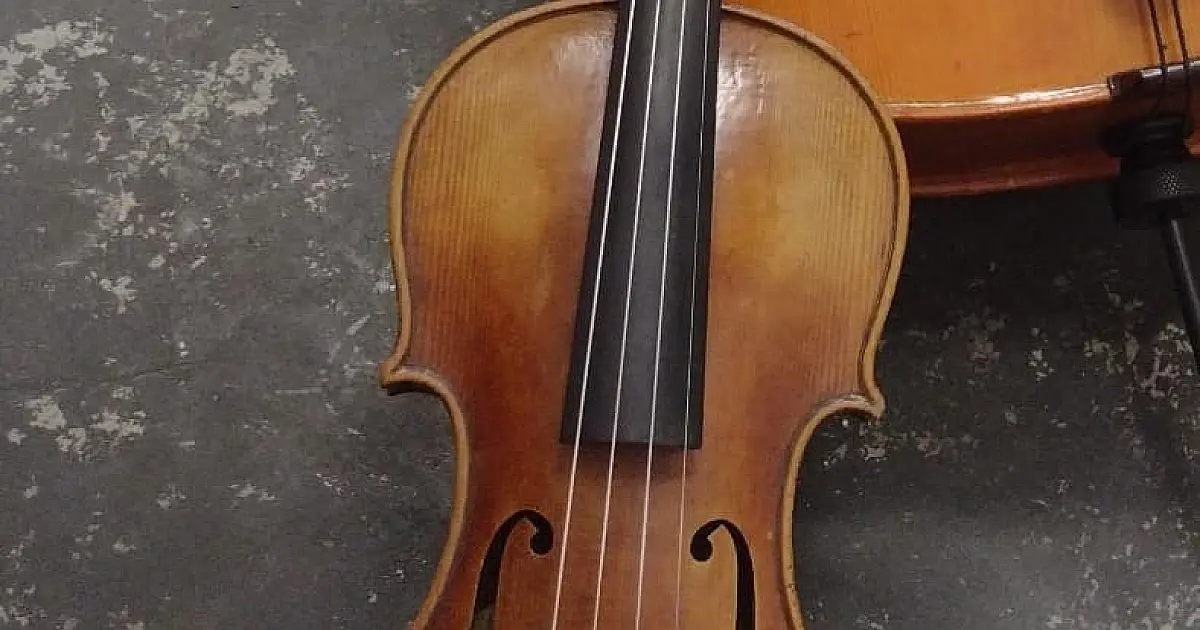 Moinho Cultural pede ajuda para encontrar violino furtado da casa de musicista