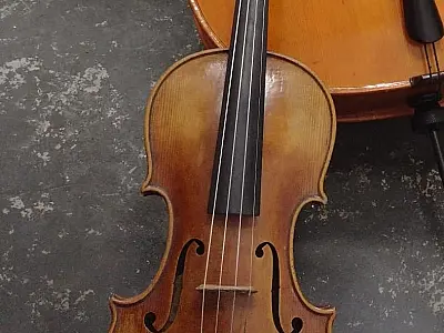 Moinho Cultural pede ajuda para encontrar violino furtado da casa de musicista