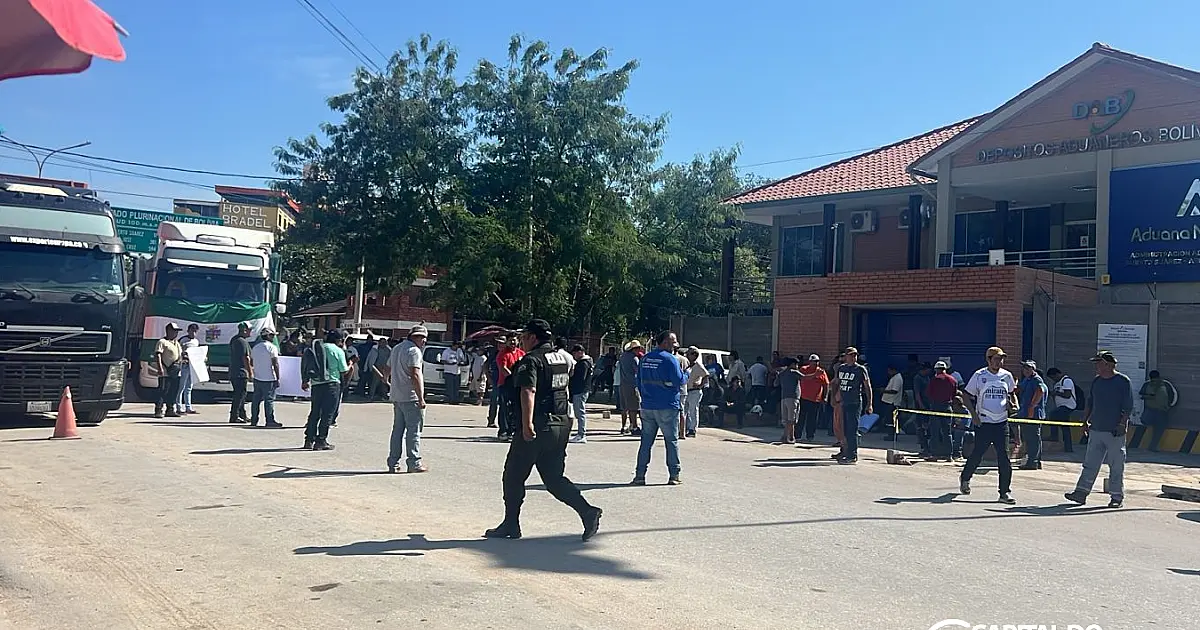 Setor de transporte protesta por falta de combustível e ameaça fechar a fronteira
