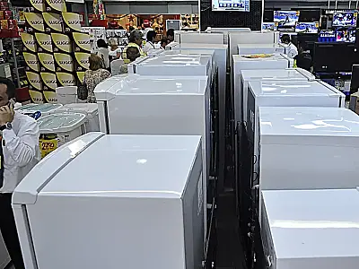 Vendas no comércio caem 0,4% de outubro para novembro, diz IBGE