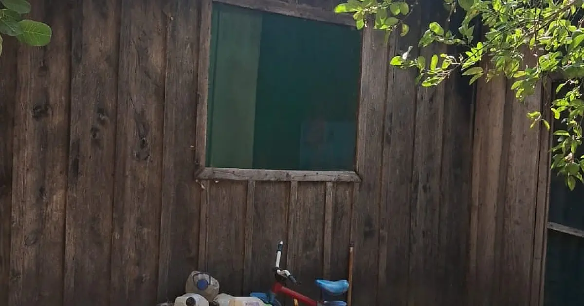 Ribeirinha relata desespero para salvar a casa do fogo