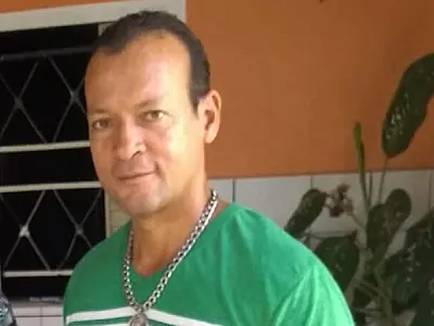 Homicídio de garçom: autor se entrega na delegacia e comparsa segue foragido