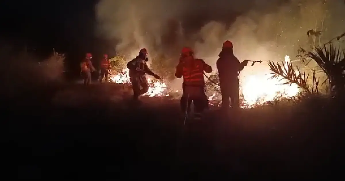 Equipes apagam o fogo no Nabileque e atuam no controle dos focos no Paraguai Mirim