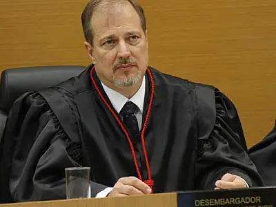 Localiza vai indenizar desembargador em R$ 15 mil por "transtorno" com taxa extra de R$747