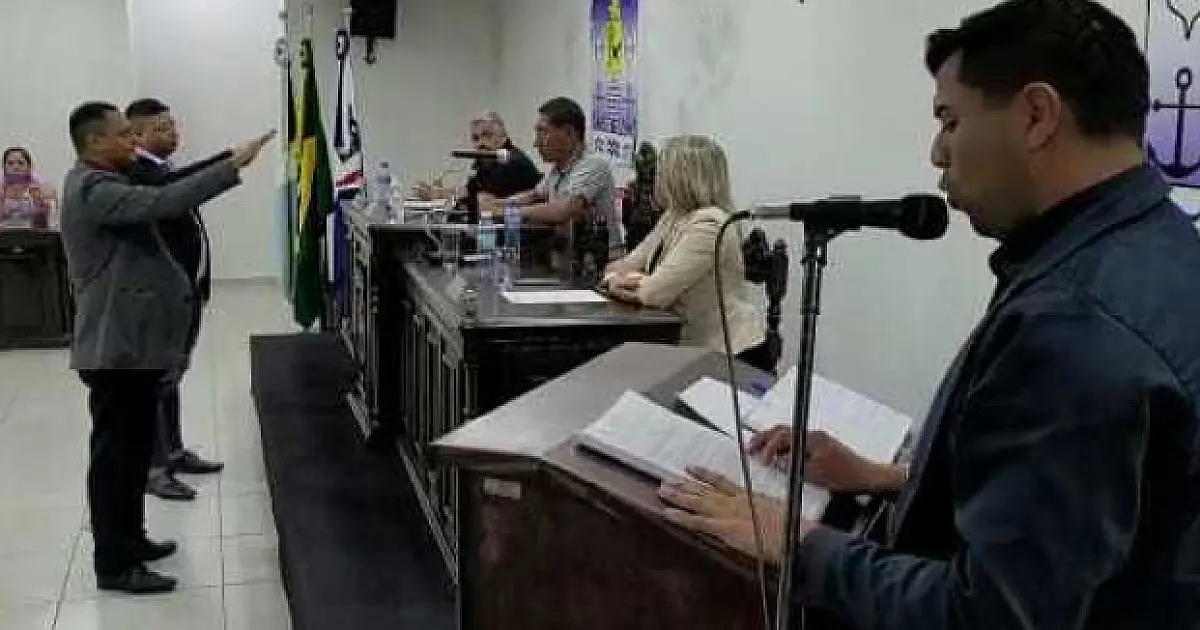 Suplentes de dois vereadores cassados assumimem vagas em Ladário