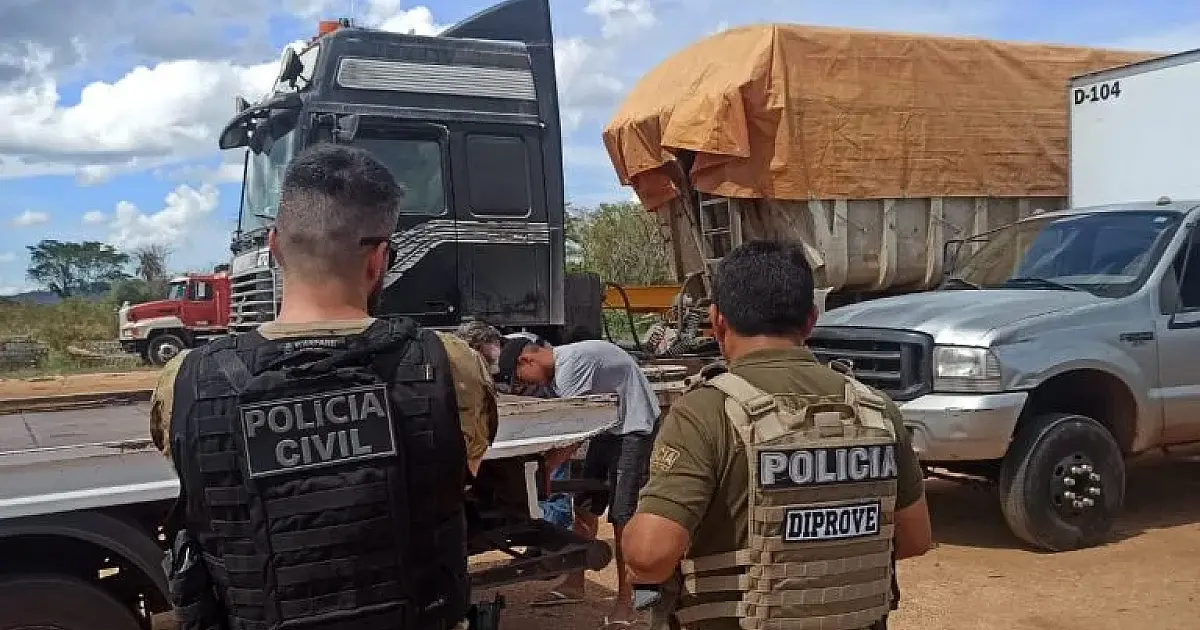 Polícia Civil recebe veículos recuperados na Bolívia