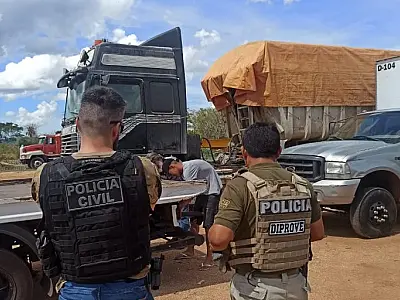 Polícia Civil recebe veículos recuperados na Bolívia