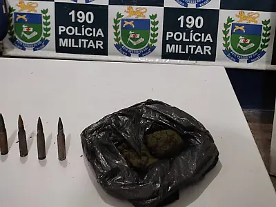 Dupla é presa com munições e folhas de coca na Edu Rocha