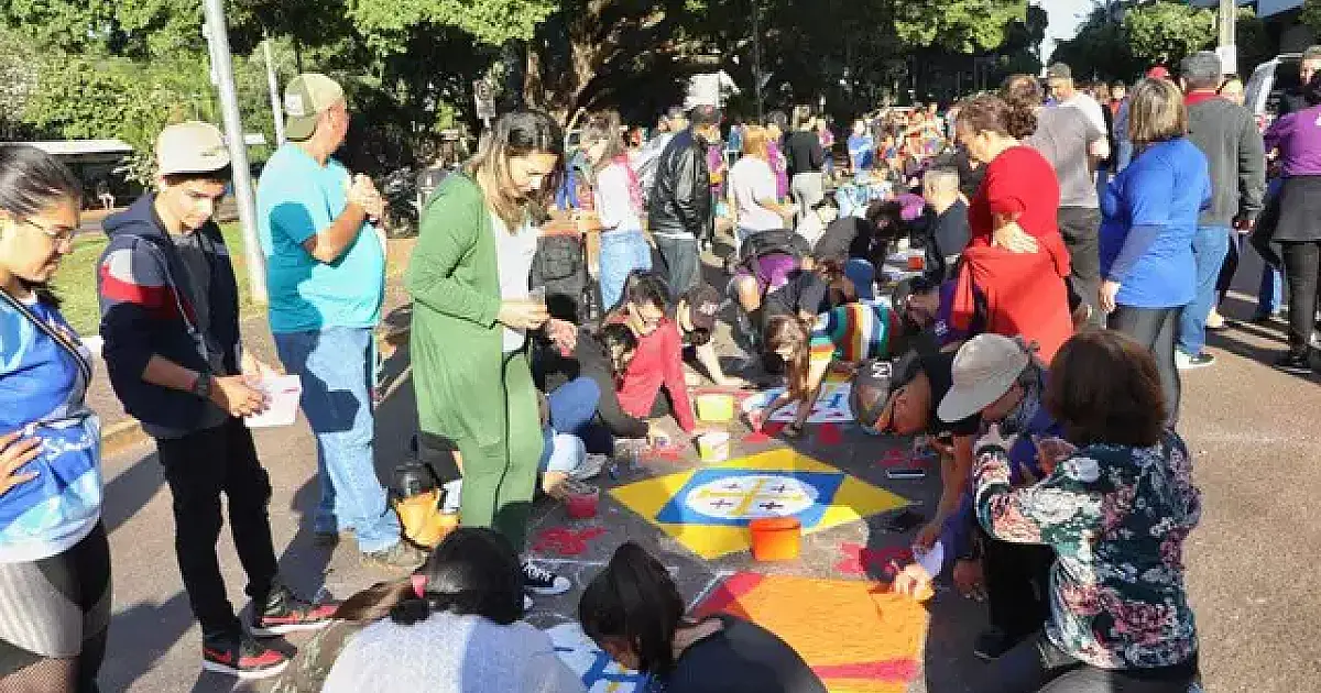 Fies da Capital voltam a fazer os tapetes de Sal; Corumbá suspende a tradição pelo 3&ordm; ano