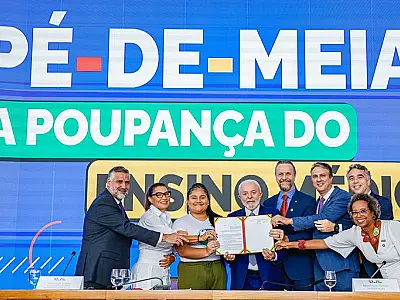 Programa Pé-de-Meia prevê R$ 9.200 por aluno para permanência de estudantes no Ensino Médio